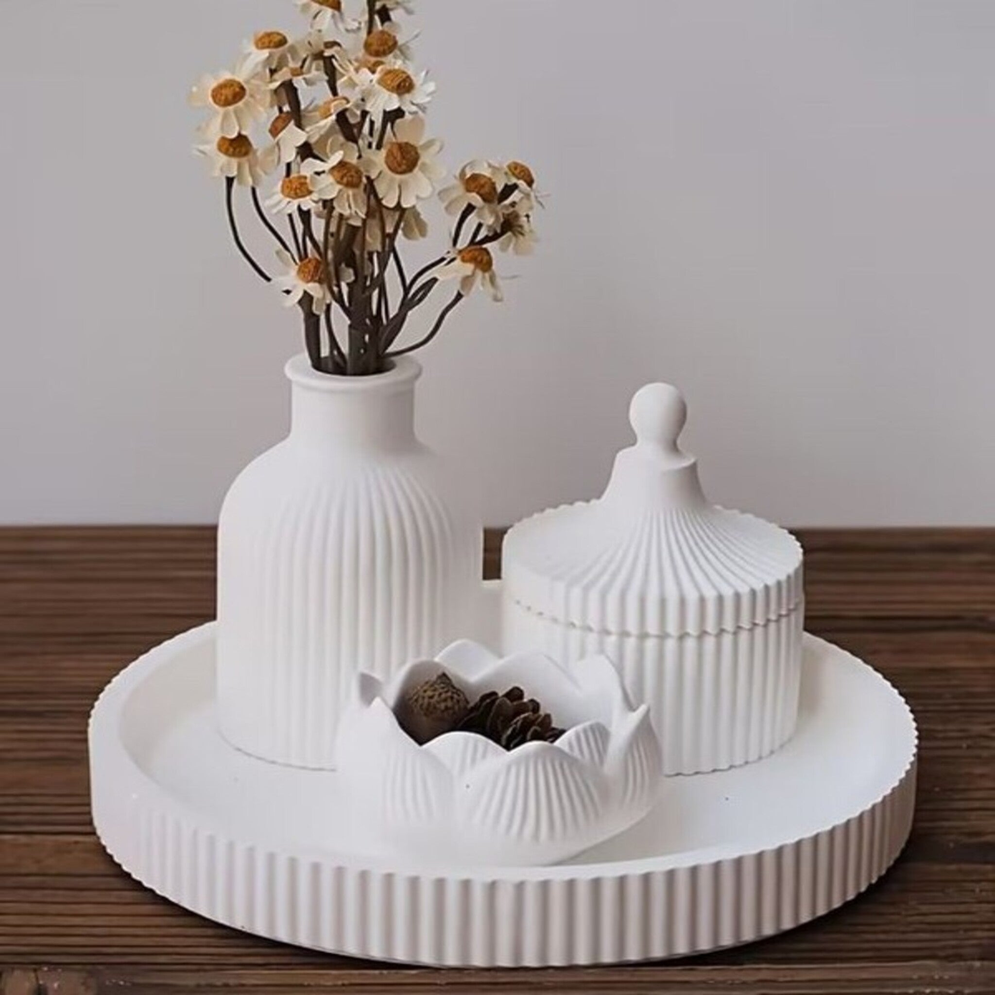 Pure Elegance White Concrete Decor Set