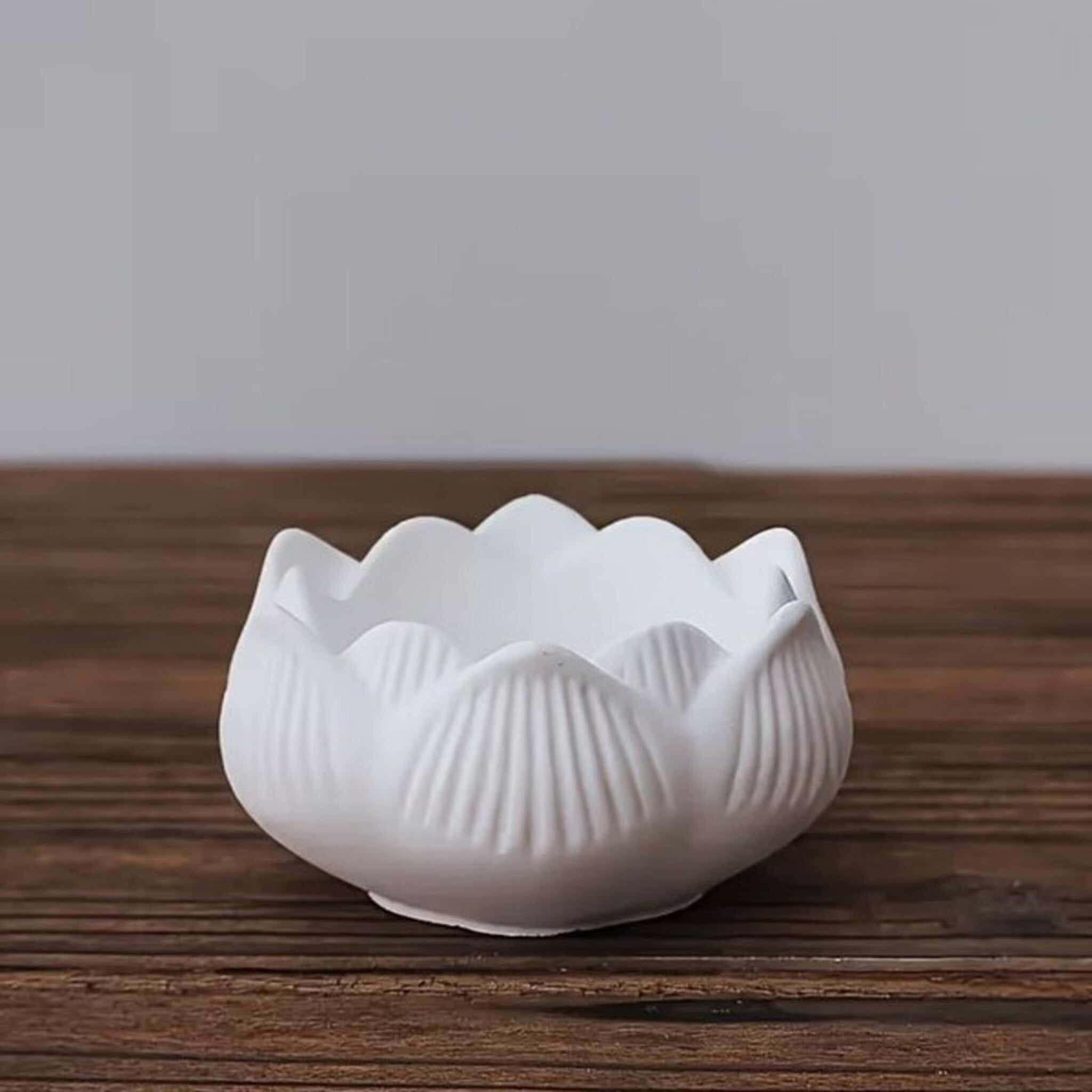Pure Elegance White Concrete Decor Set