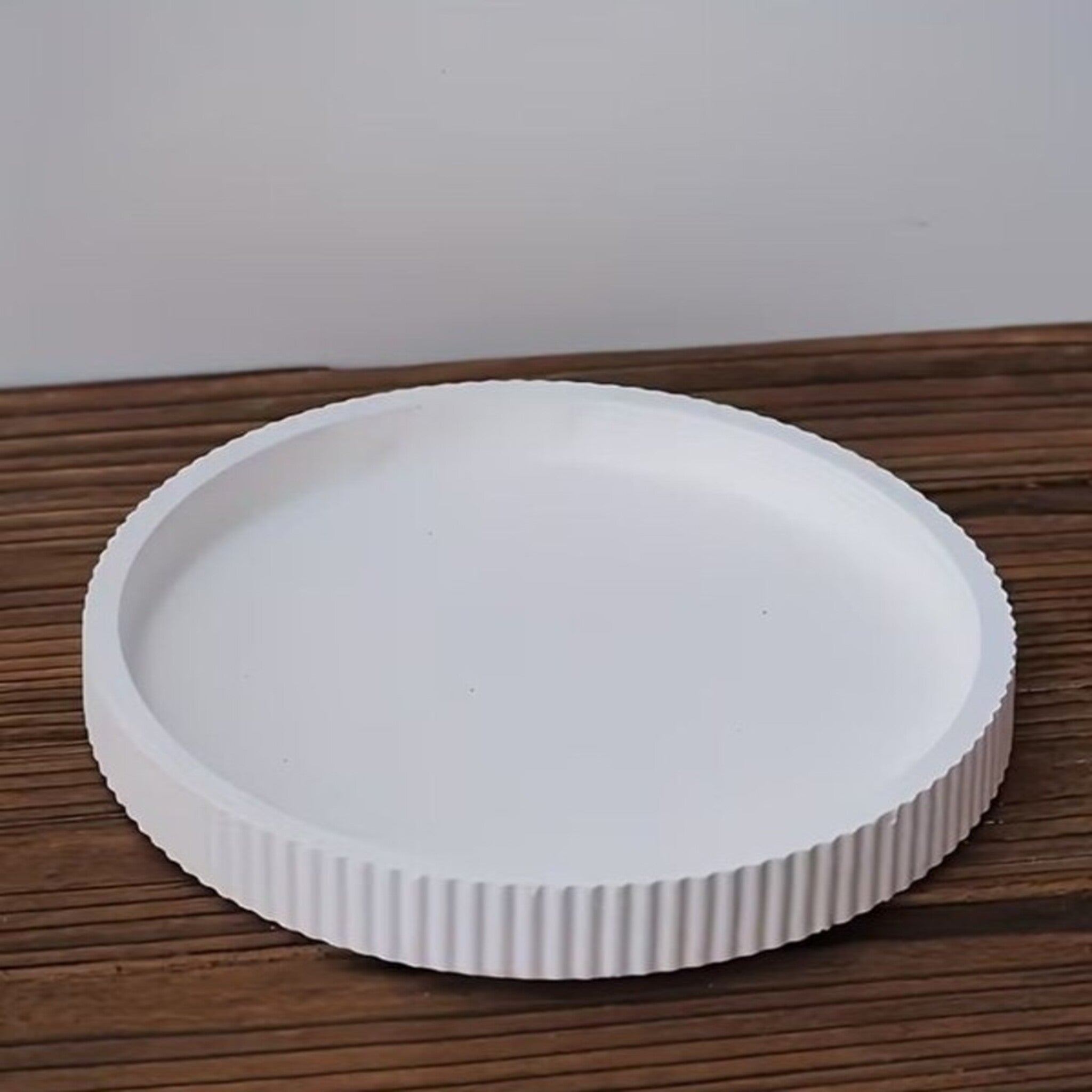 Pure Elegance White Concrete Decor Set